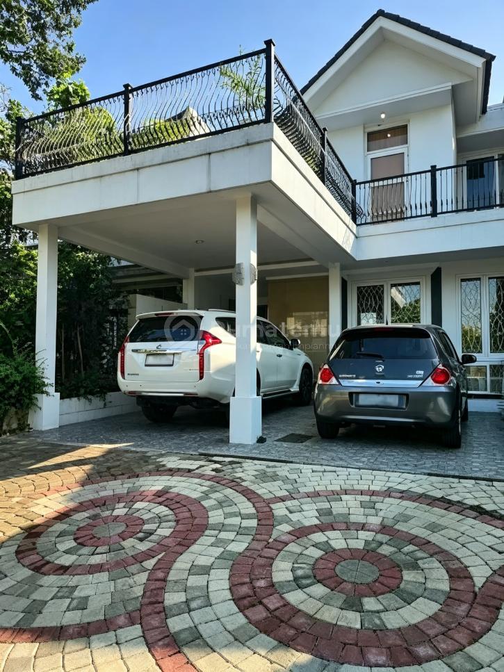 Dijual Rumah Mewah Bangunan Luas di Kota Wisata Cibubur, Lokasi Premium