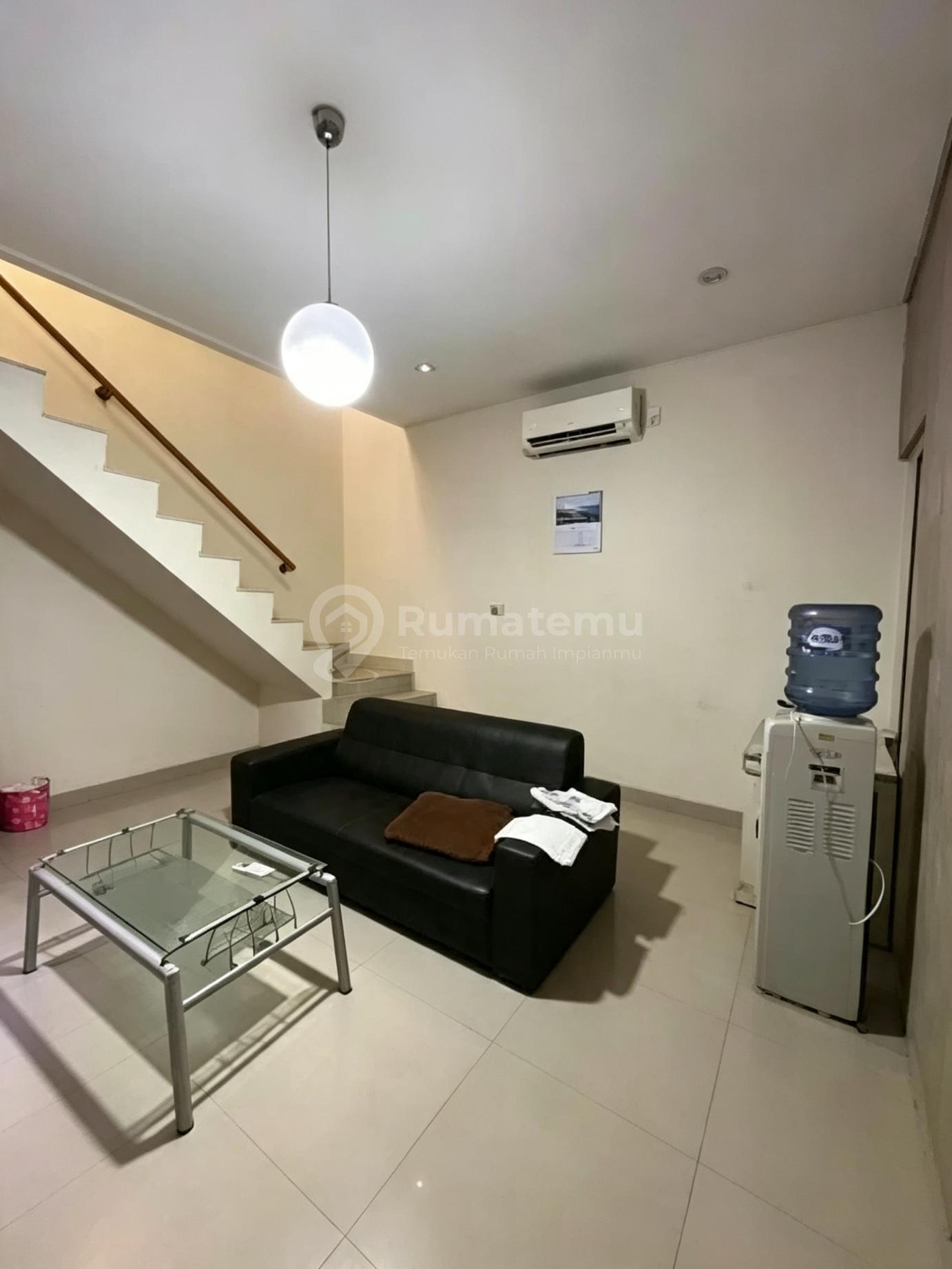 Disewakan Rumah Golf Lake Lebar 8