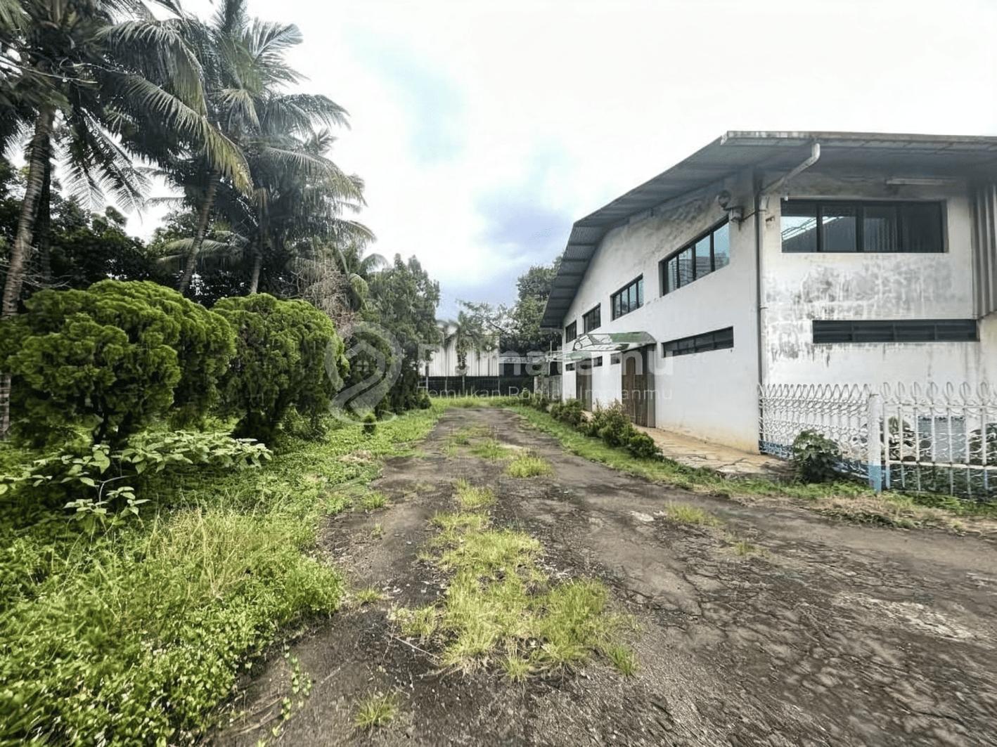 Jual tanah cocok untuk pergudangan dan bangunan x pabrik di raya Serpong