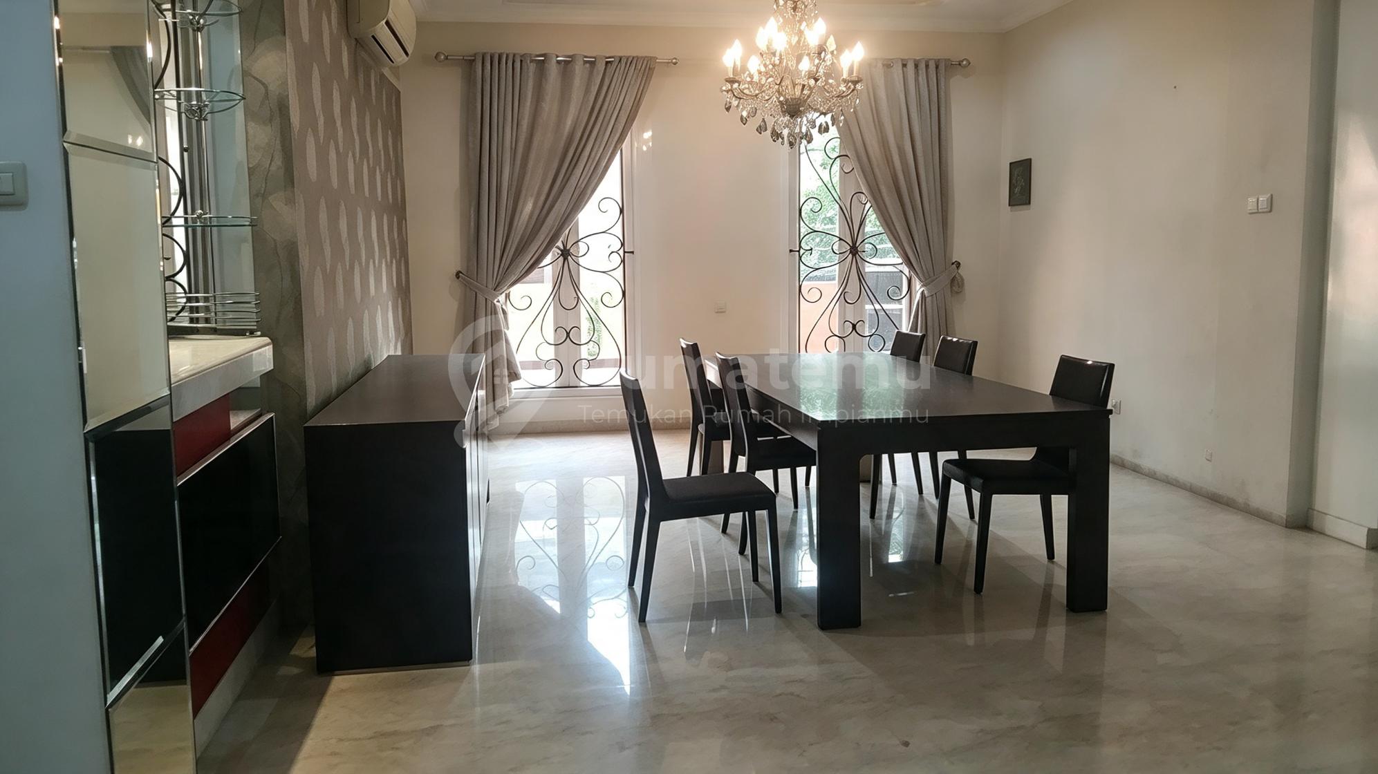Dijual Rumah 3 Lantai 4 KT di Bukit Gading Mediterania Kelapa Gading