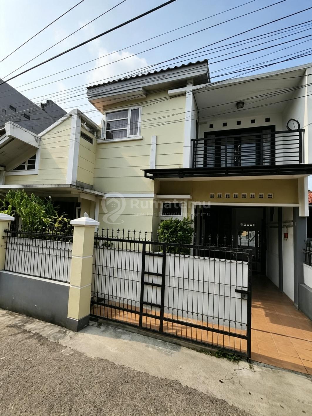 Rumah Bagus 2 Lantai Siap Huni Di Jalan Setia Jatiwaringin Bekasi