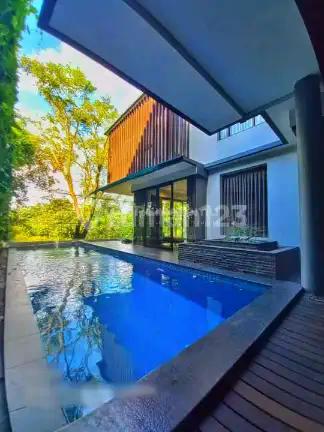 Rumah Baru posisi hoek Dalam Town House ada kolam renang sudah SHM bisa KPR semua Bank Kemang Jakarta Selatan