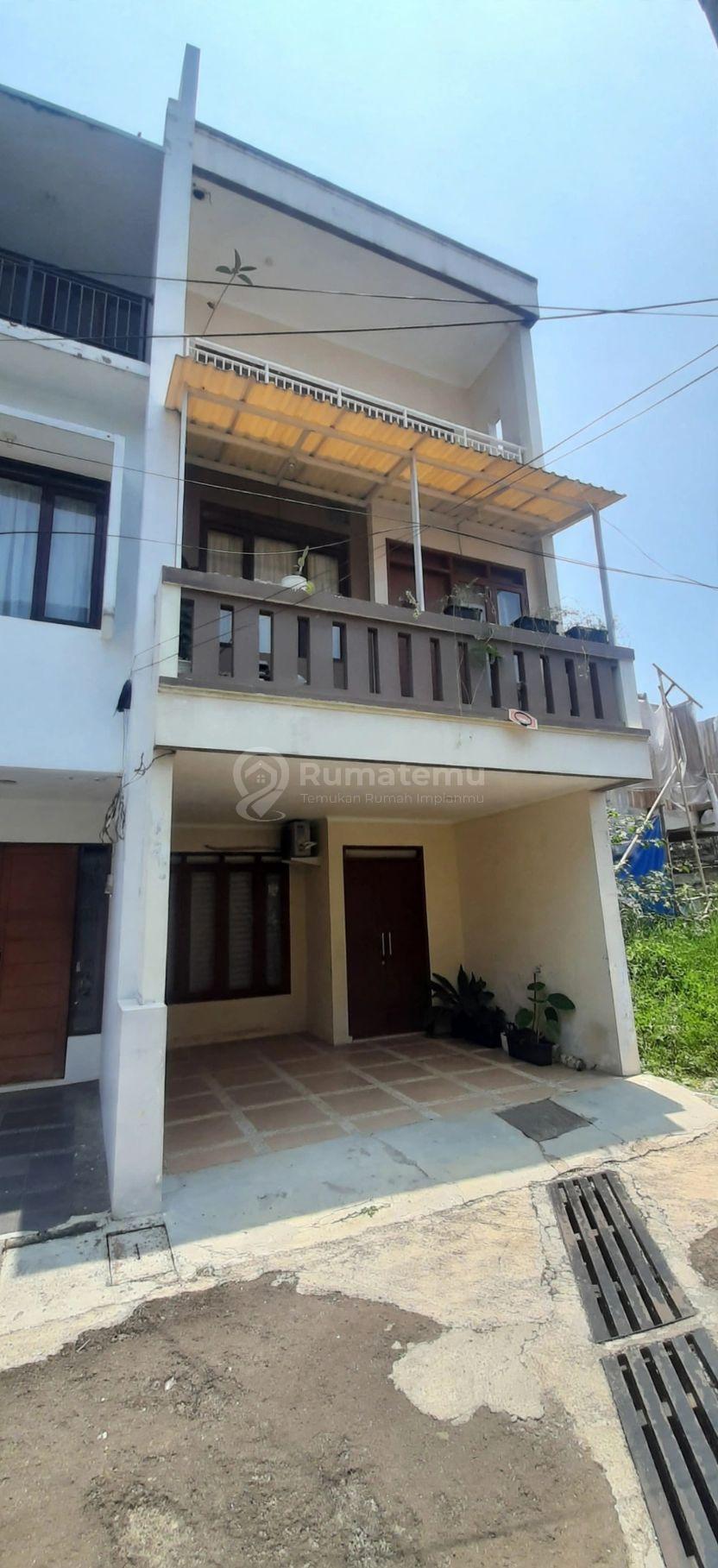 Rumah Minimalis Modern 3 Kamar Tidur 2 Kamar Mandi  Garasi View Kota Bandung  Lingkungan Tenang Nyaman Aman di Cisitu Dago Bandung 