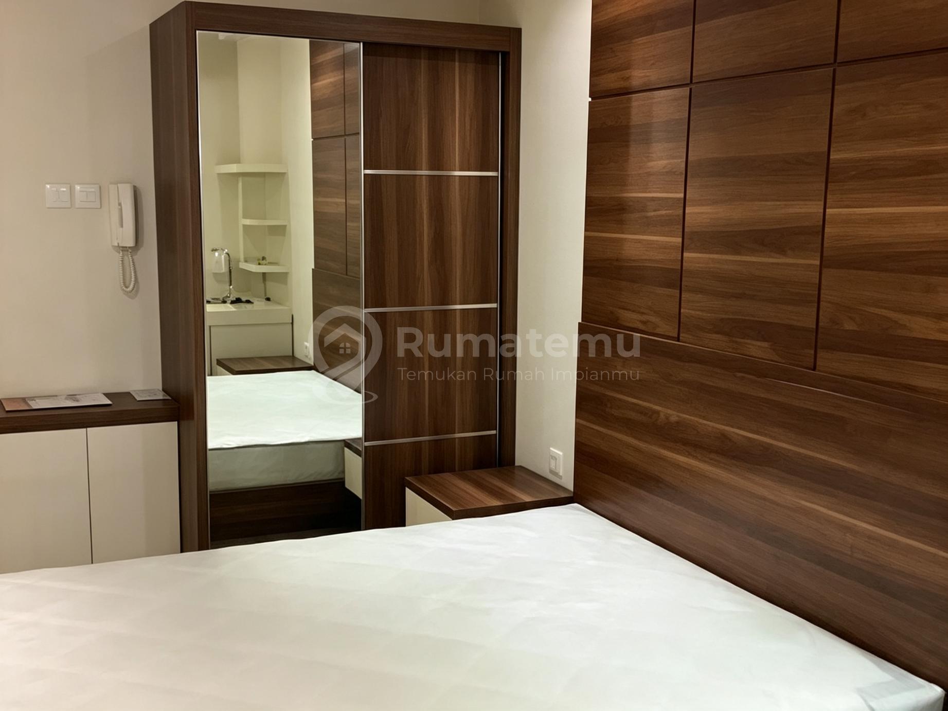 Di Jual unit Apartemen Studio Grand Emerald Lt.3, furnish Sertifikat di Kelapa Gading