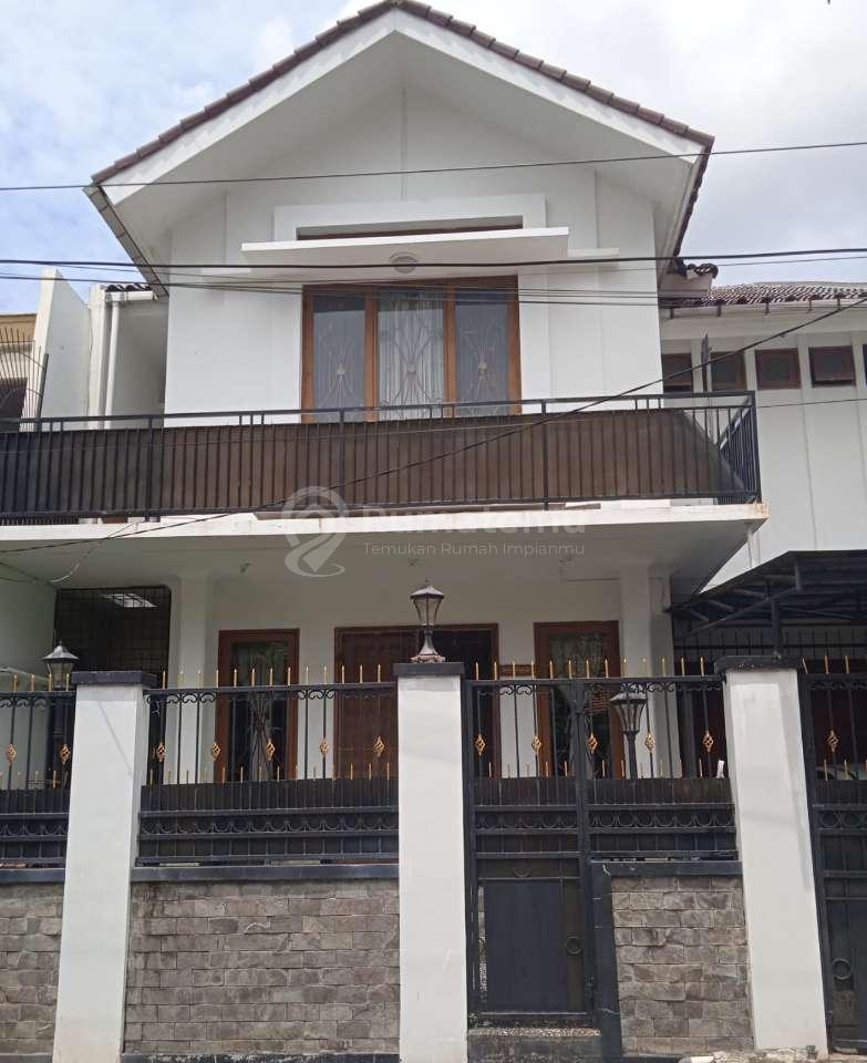 Jual rumah 2 lantai bebas banjir strategis siap huni di Rawamangun