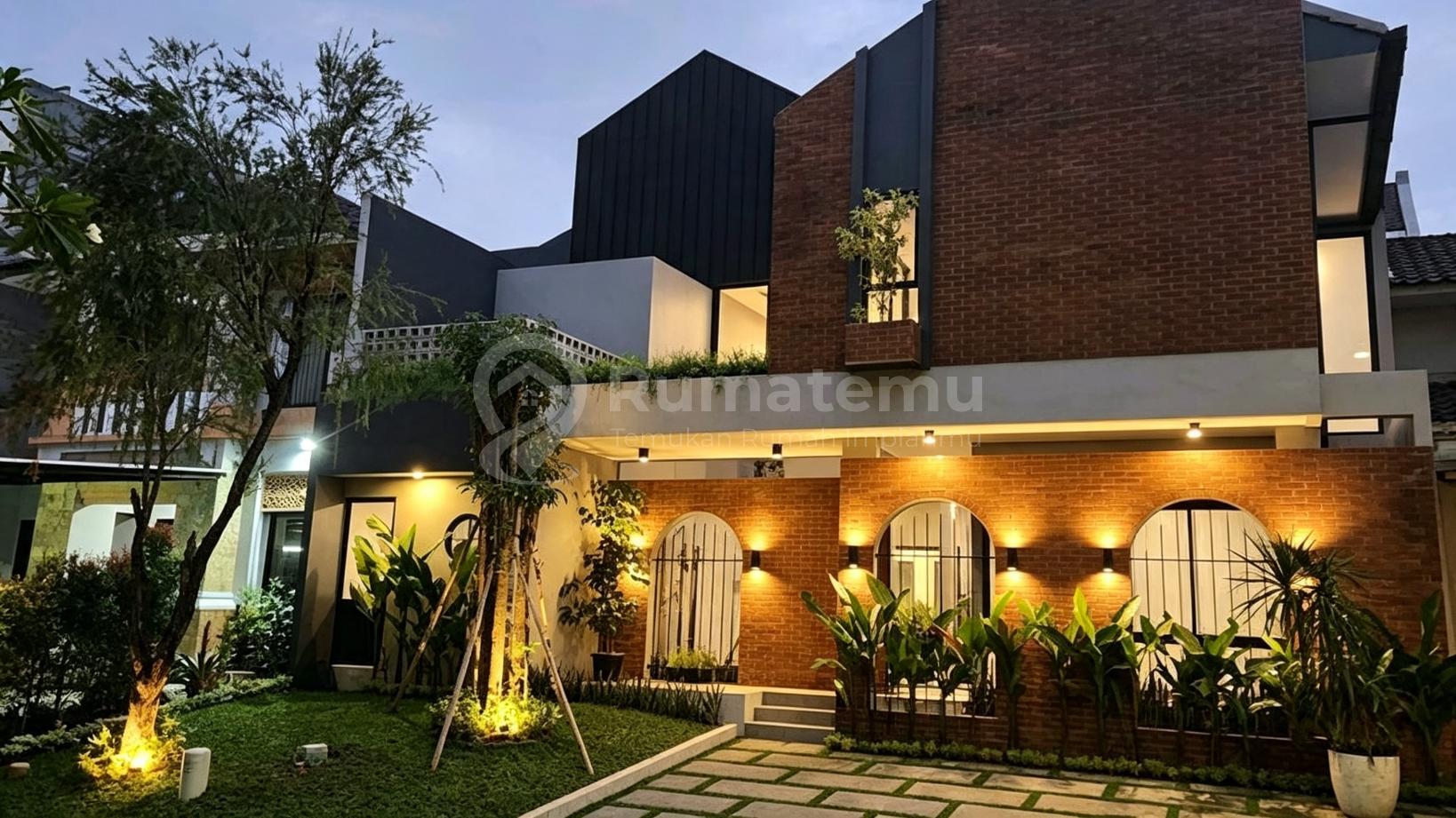 Dijual Rumah 3 Lantai Model Industrial di The Green BSD