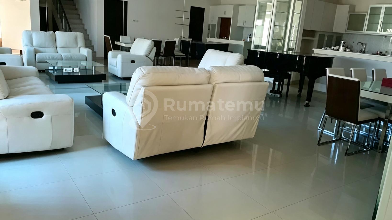 Jual Rumah Besar Cantik di Arcadia Bebas Banjir