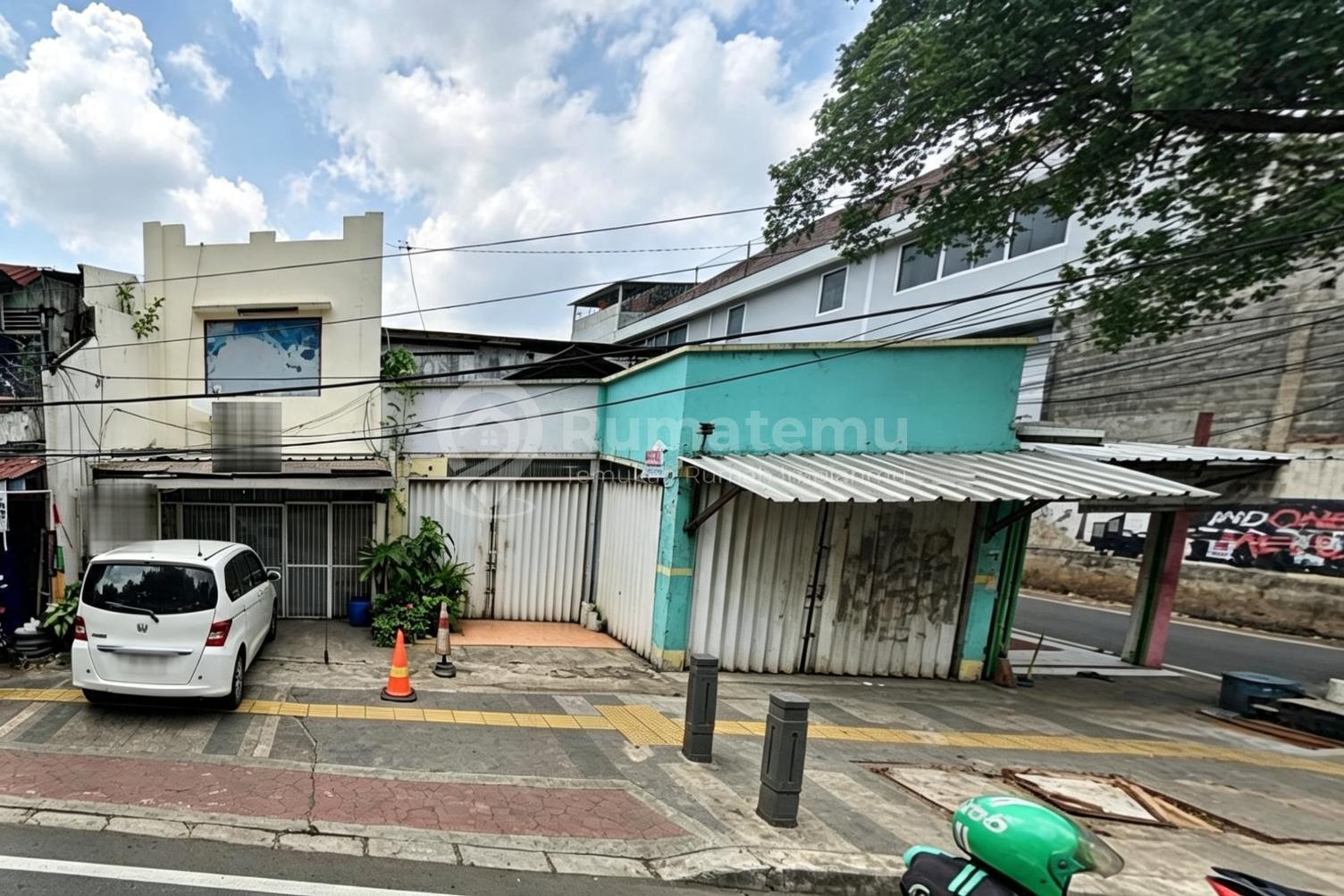 Dijual rumah bentuk ruko lingkungan aman di Pondok Gede, Dukuh, Kramat Jati
