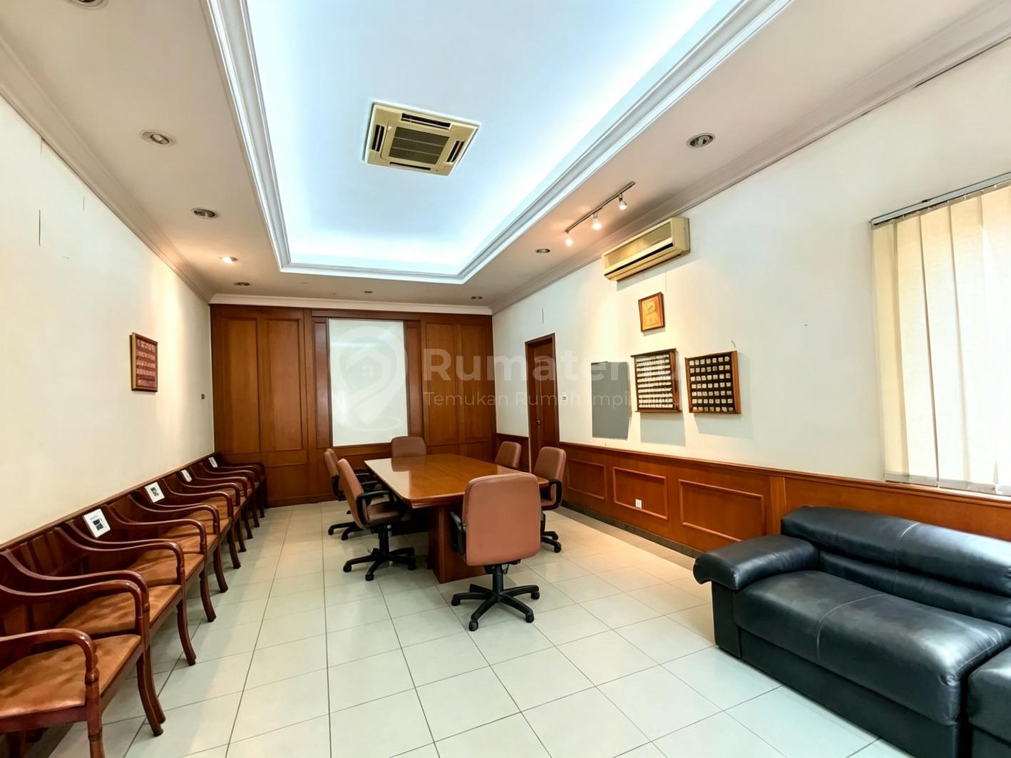 Menteng [HOUSE] FOR SALE AND LEASE - GOOD PRICE- AREA KOMERSIAL