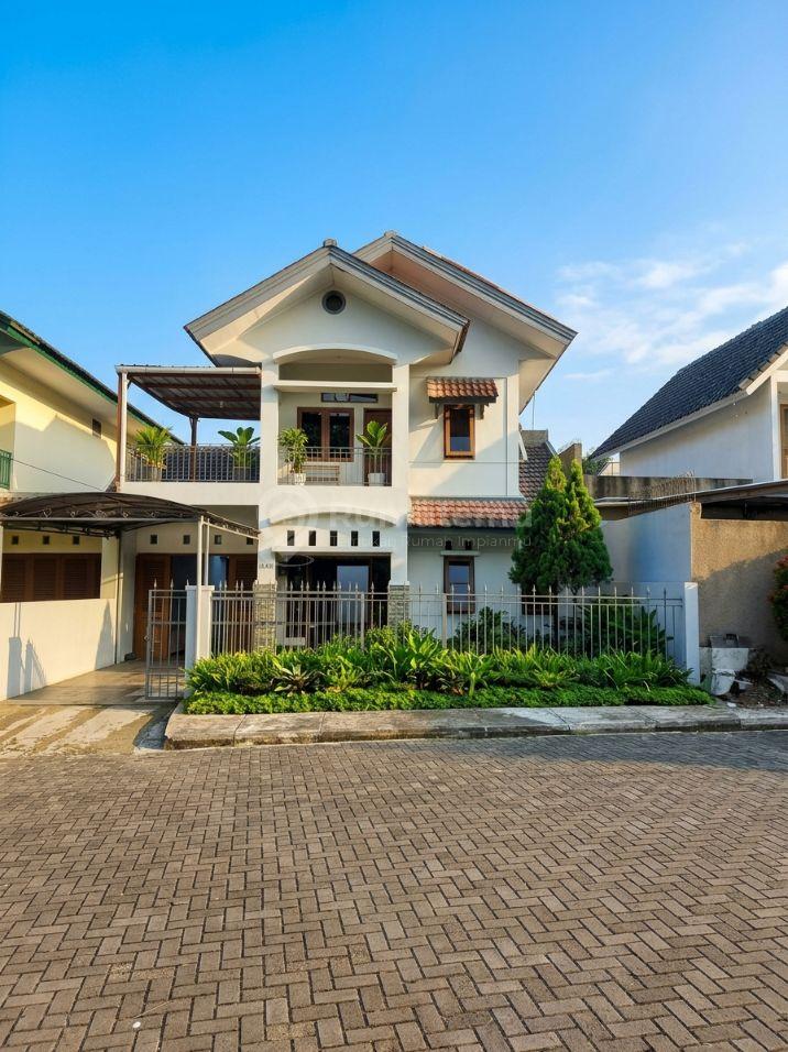 Rumah rasa Villa setiabudi Regency 