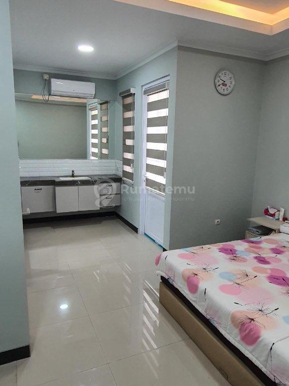 DIJUAL Rumah Semi Furnished 2 Lantai di Taman Kopo Indah 3 Springville