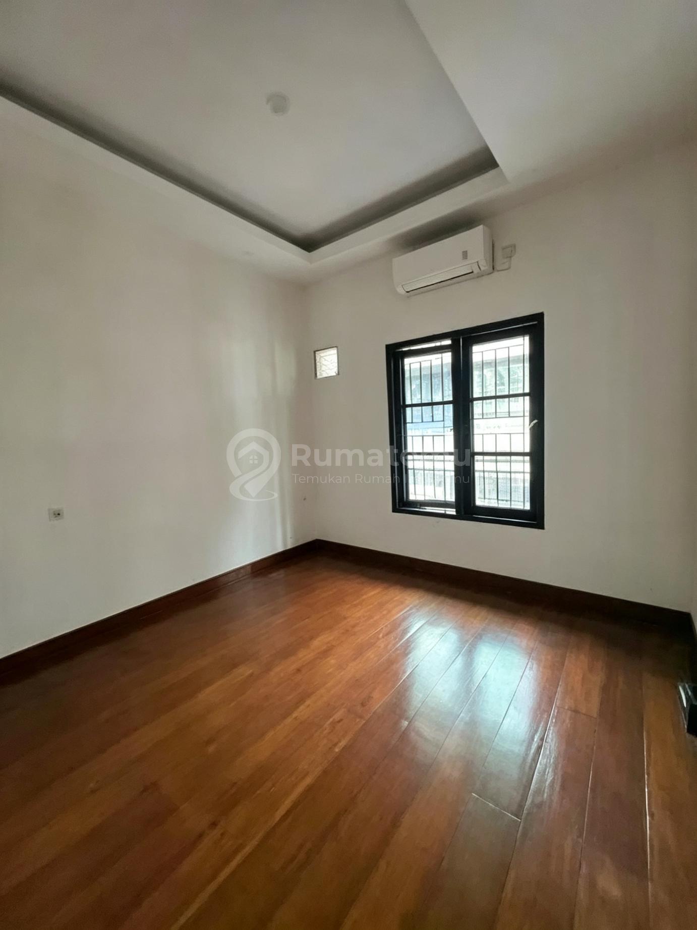 Dijual Rumah Cantik di Delatinos BSD