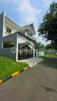 Rumah Mewah Ada Kolam Renang Lokasi Strategis Puspita Loka BSD