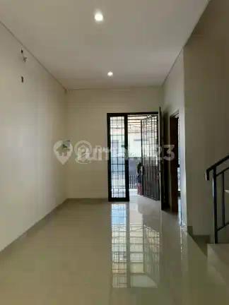 Dijual Cepat Rumah Cantik Siap Huni Belakang Mkg Luas 90
