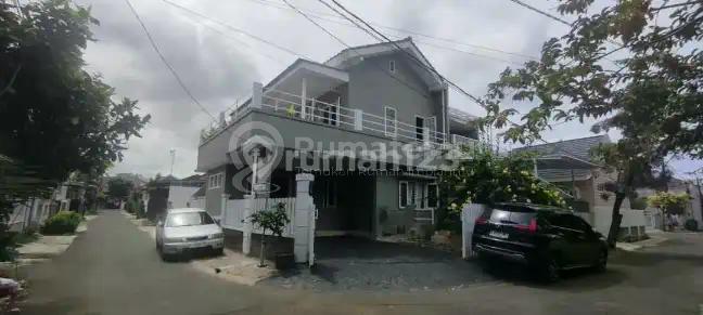 Dijual Rumah Hook 2 Lantai Gaya Farm di Griya Loka