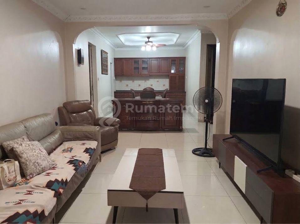 Rumah Fully Furnished di Bintaro Sektor 3A dengan 4+1 Kamar Tidur