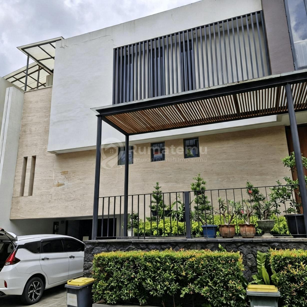 Dijual rumah cluster + Semi indoor pool di Cipete Selatan, Cilandak Jakarta Selatan