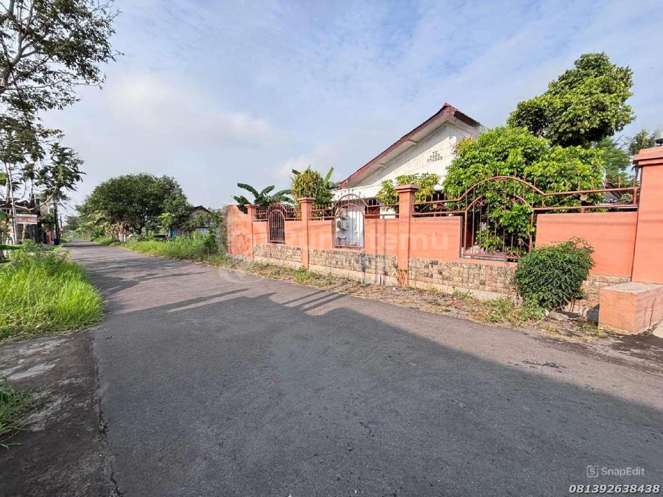 Tanah Timur Jl. Kaliurang Km 12 Dekat UII Jogja Aspal Lebar Cocok Villa