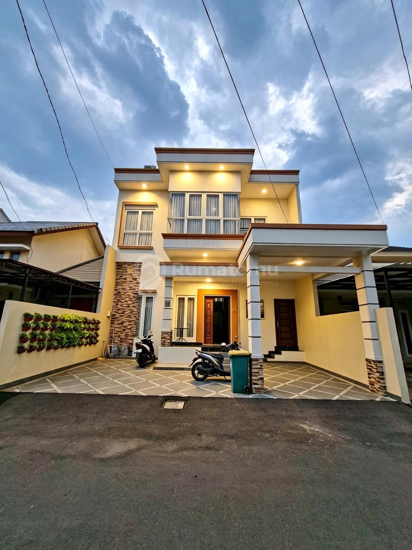 Rumah Town House Bagus Semi Furnished di Jaticempaka Pondok Gede Bekasi