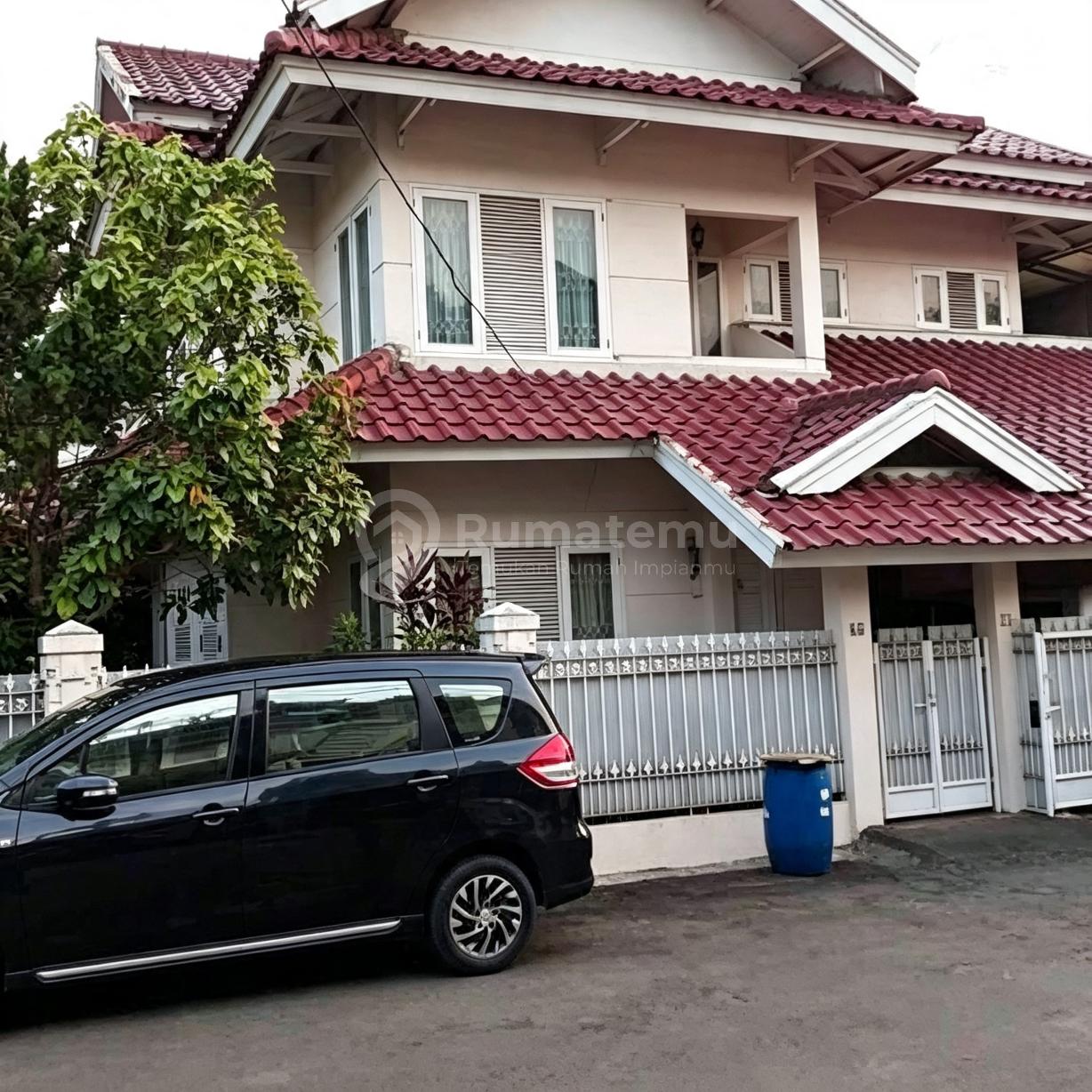 Dijual murah rumah hook komplek dekat PIM Di Pondok Pinang Akses jalan 2 mobil lebih Daerah strategis