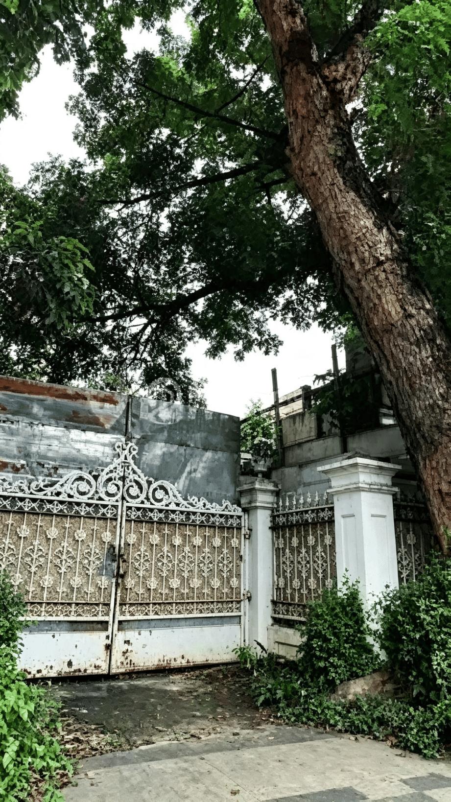 Disewakan Rumah Lama di Jl. Yusuf Adiwinata, Menteng, Jakpus