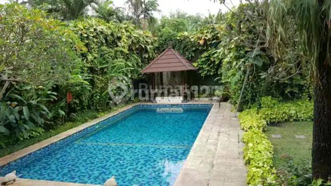 Cozy Tropical Home In Kemang - South Jakarta