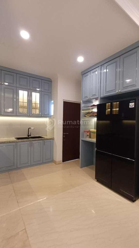 Dijual Cepat Rumah di The Riviera at Puri 8×18.