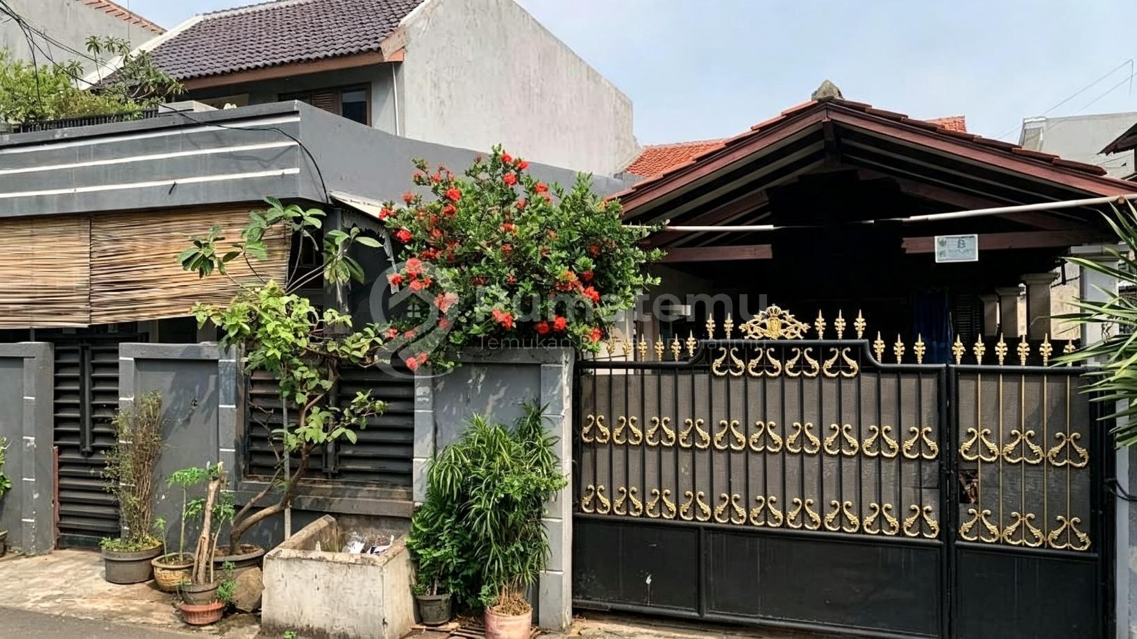 Dijual rumah hitung tanah saja Ke bundaran slipi hanya 2 km dari pusat kegiatan bisnis dan komersial di bundaran slipi di kebon Jeruk dekat Binus