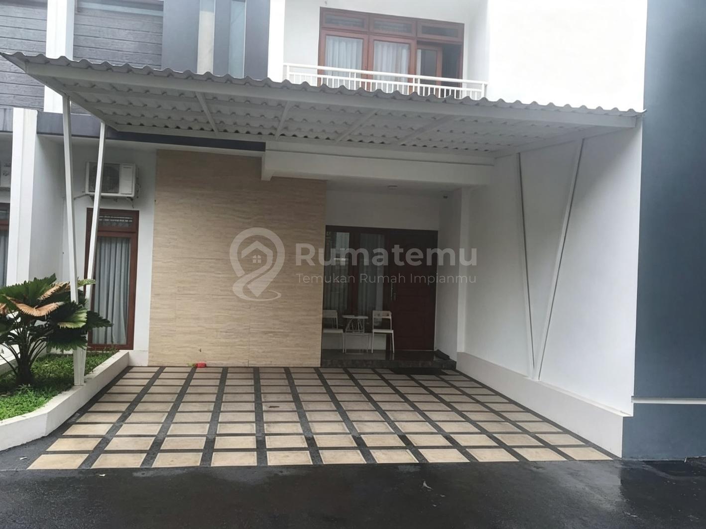 Jual rumah modern di dalam komplek di Samana Residence, Ciganjur, Jagakarsa, Jakarta