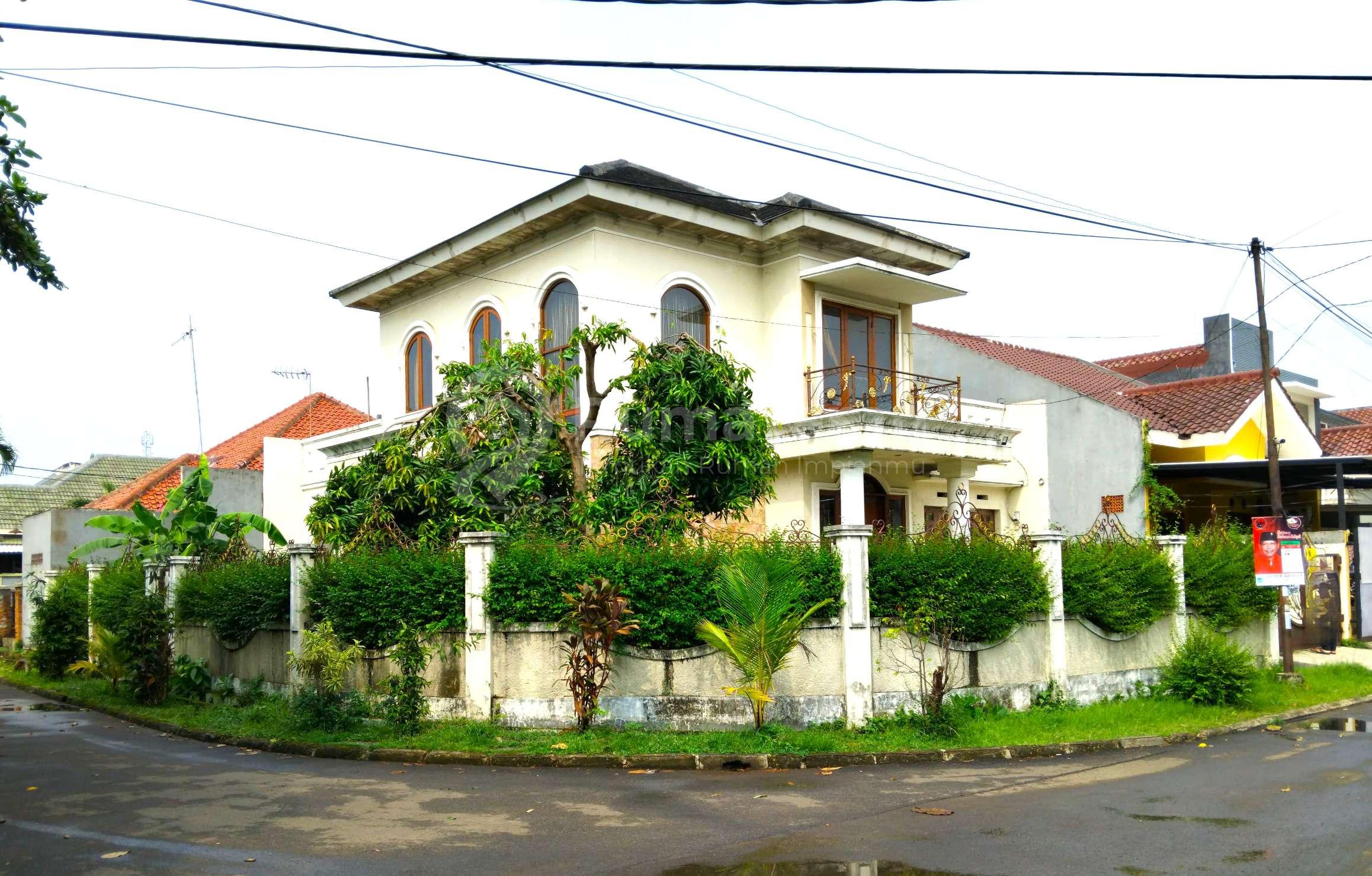 Rumah Hook. BSD Griya Loka. 2 Lantai. 16x20. Jalan 2 Mobil. Siap Huni