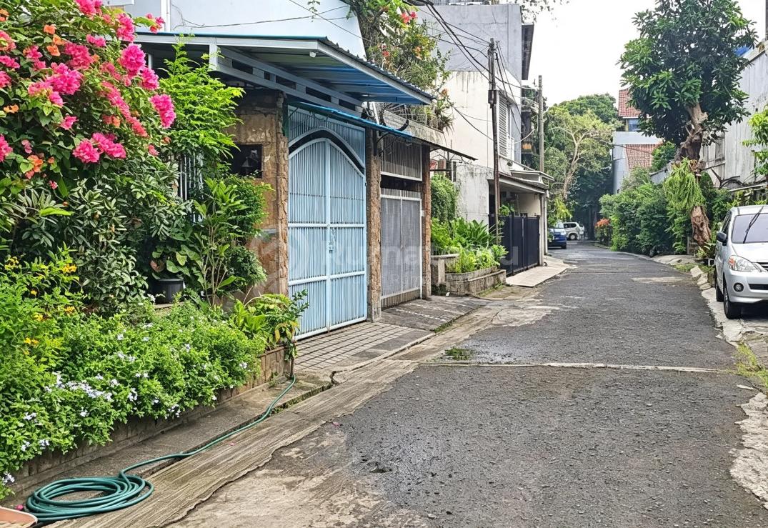 Dijual Rumah Lokasi Strategis Siap Huni di Bintaro Sektor 5 (1342-Mi)