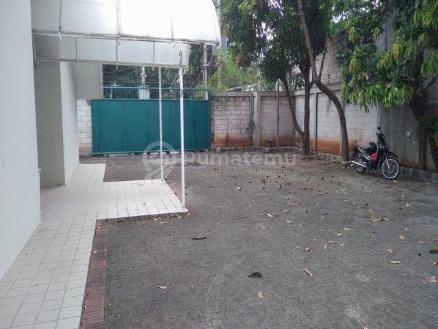 Rumah bagus, jalanan buntu cck utk gudang kecil di Tomang. 20027