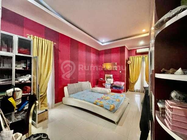 Rumah Menteng Proklamasi. 2 Lantai. 21x35. With Swimming Pool. Siap Huni