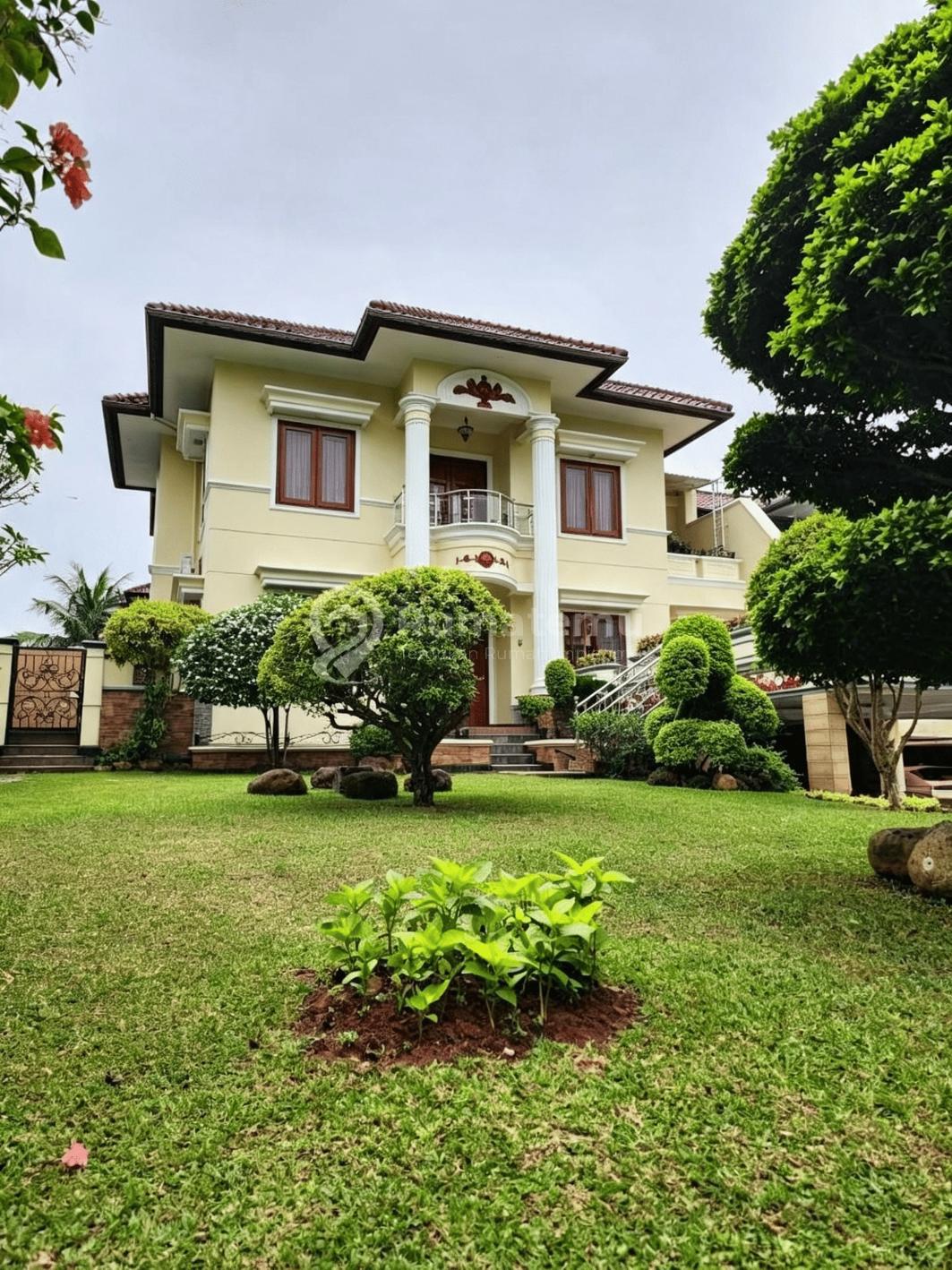 Dijual Rumah Mewah + swimming pool terdapat gazebo di Cilandak Jakarta Selatan