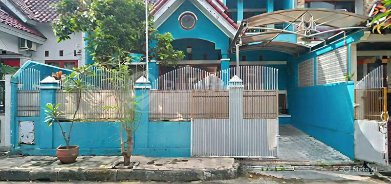 Rumah American Classic 3 Kamar Tidur 2 Kamar Mandi Carport  Lingkungan Asri Nyaman Tenang dan Aman di Jl. Terusan Jakarta Antapani Bandung