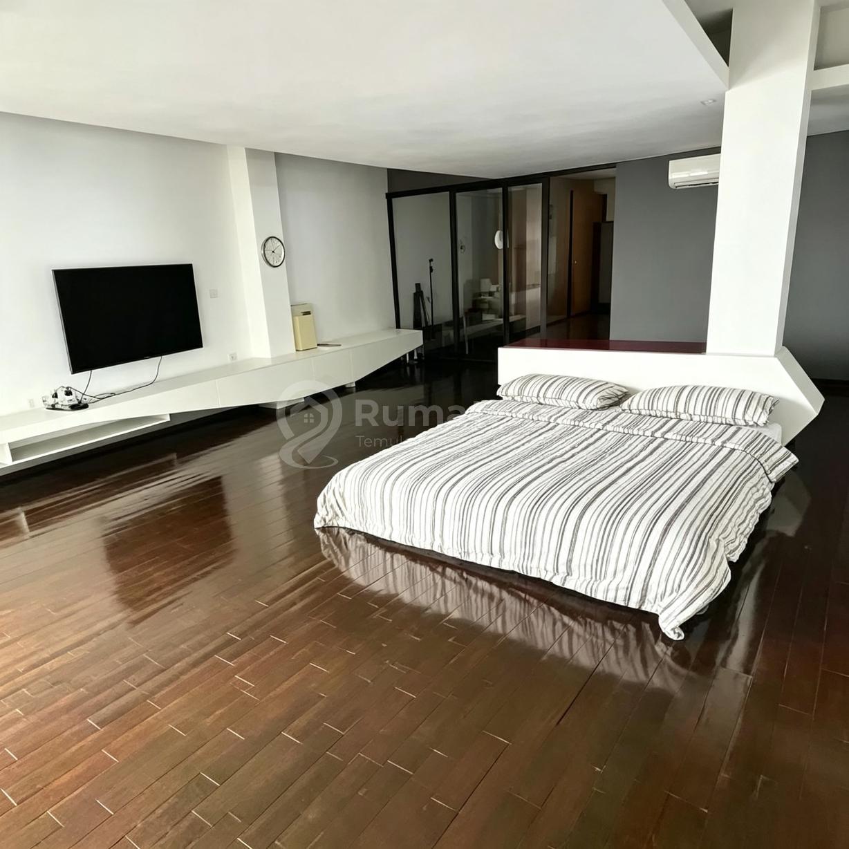 Rumah 3 Lantai di Kemang Jakarta Selatan, Bagus