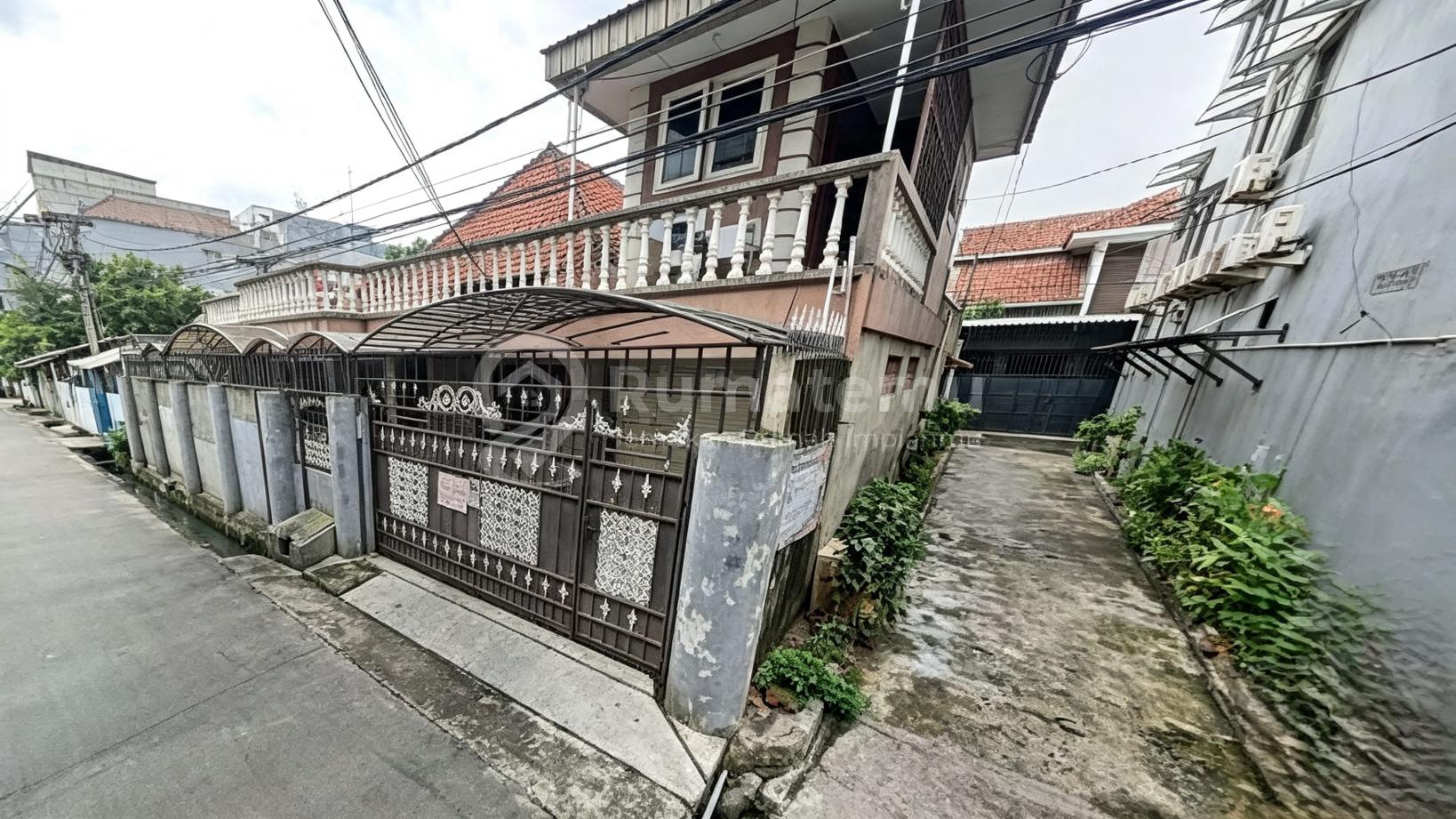 Dijual Rumah Cocok untuk dibuatkan Kost2an Di Area Kota Gajah Mada, Krukut, Taman Sari