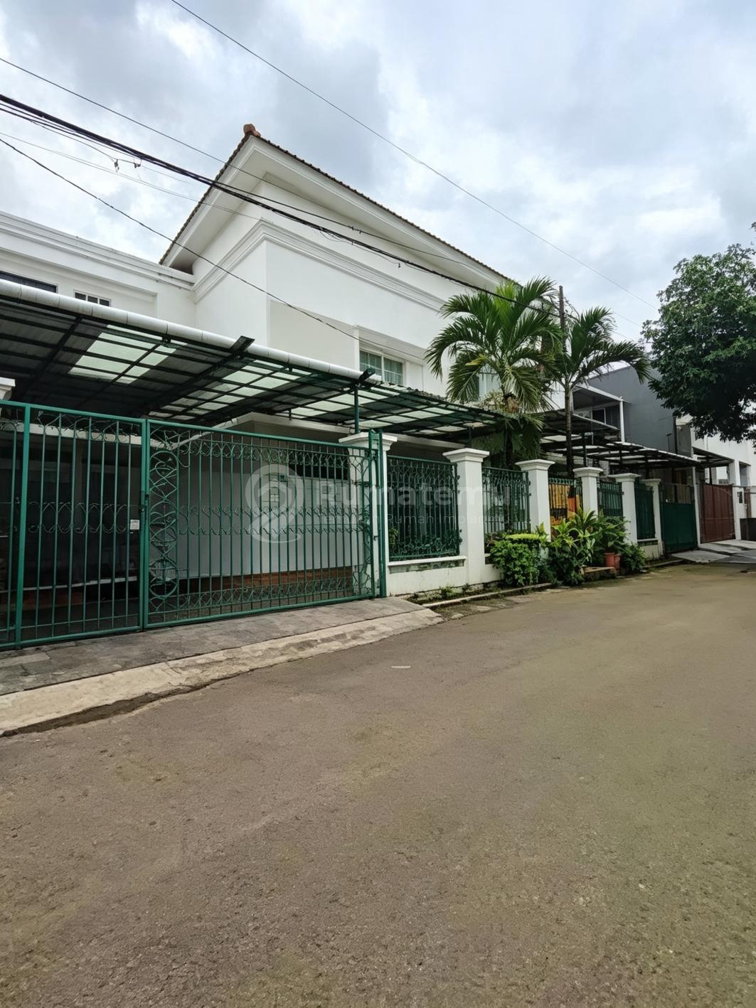 Rumah Dalam Komplek Lokasi Strategis di Rawamangun