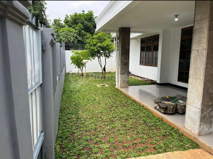 DISEWAKAN RUMAH DI DAERAH KEBAYORAN BARU