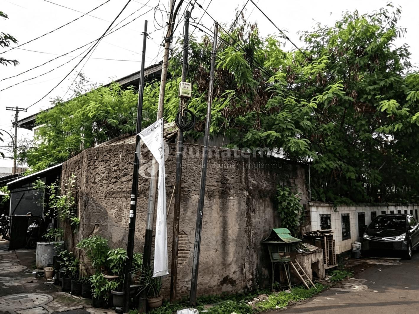 Jual rumah tempat strategis tua di Bangka hitung harga tanah saja, Jakarta
