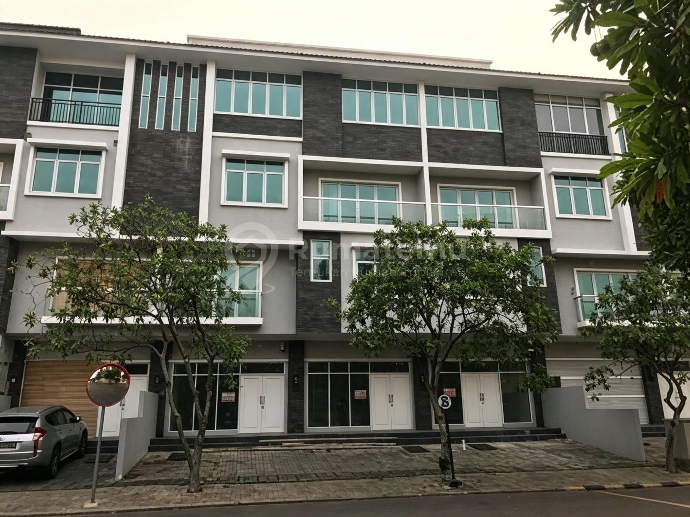 Ruko Gandeng 3 Pik 4.5 Lantai Parkir Luas Cocok Untuk Kantor