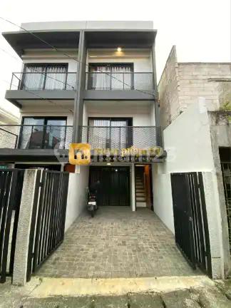 Rumah Baru 3 Lantai Full Furnished Dekat Stasiun di Tebet Jaksel