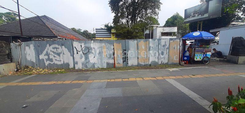 Ruko Eks.Factory Outlet dan Cafe Hitung Tanah 2022 m2 SHM Muka 20 Meter  Lokasi Premium Super Strategis di Jalan Ir. H. Juanda - Dago Bandung