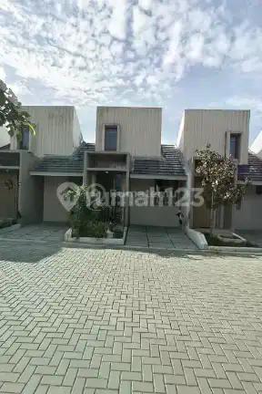 Dijual Rumah Siap Huni di Springhill Yume Lagoon Tangerang