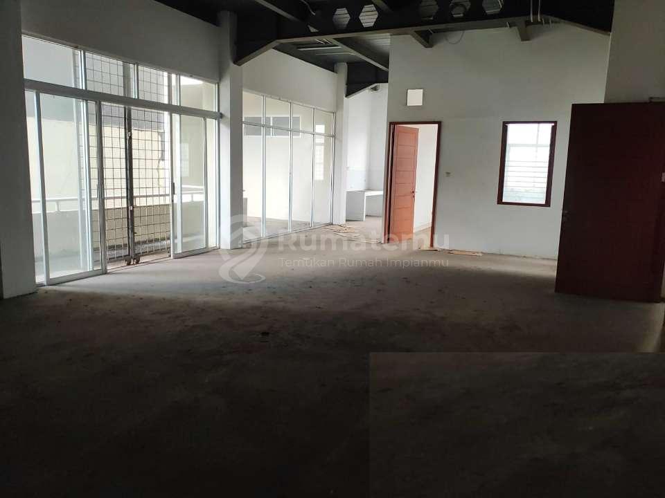 Dijual rumah x gudang Cocok untuk rukost, rumah tinggal, Gudang (dekat Asemka, Pasar Pagi dll) di jl.Kemenangan, Glodok, Taman Sari