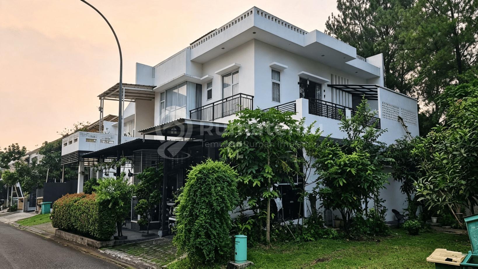 Dijual Rumah Cluster Bangunan 2,5 Lantai Versailles di BSD, Tangerang