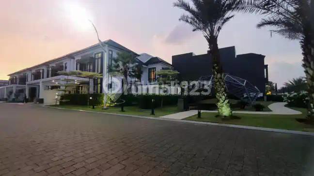 Ready To Move In ! Matera Residence Gading Serpong Tipe 12X25 Hoek Fully Furnished - Rumah Sultan 2 Lantai, 4 Kamar Tidur, Private Pool Opsional, Fasilitas Lengkap, Lokasi Premium Dekat Bsd City