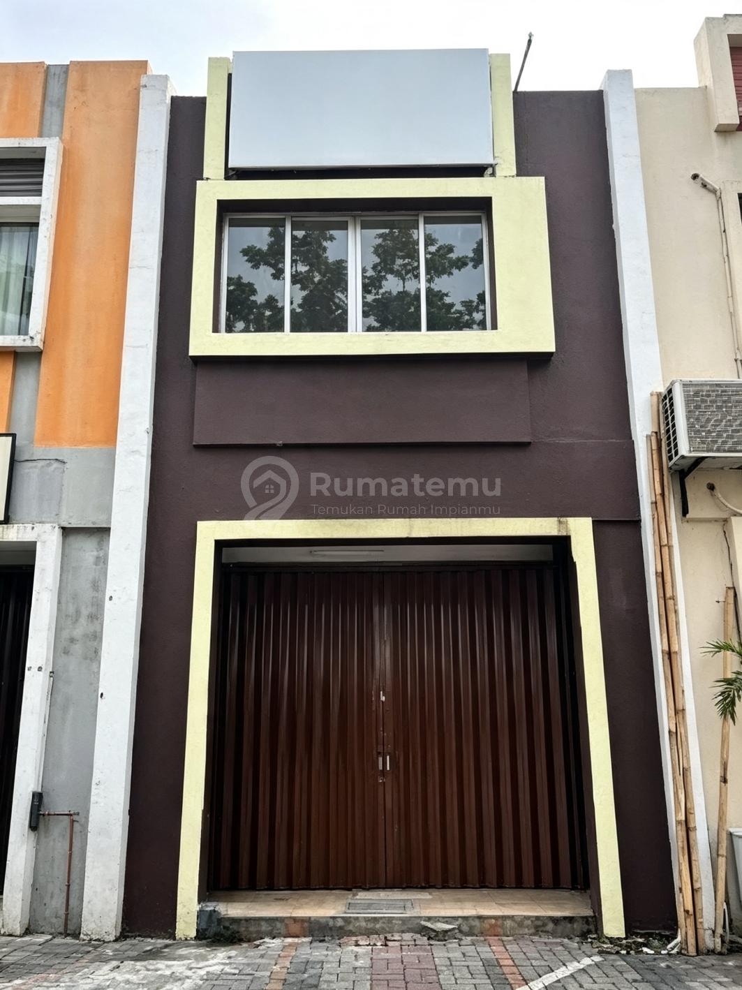Ruko Pasar Modern Paramount Hadap Jalan Raya