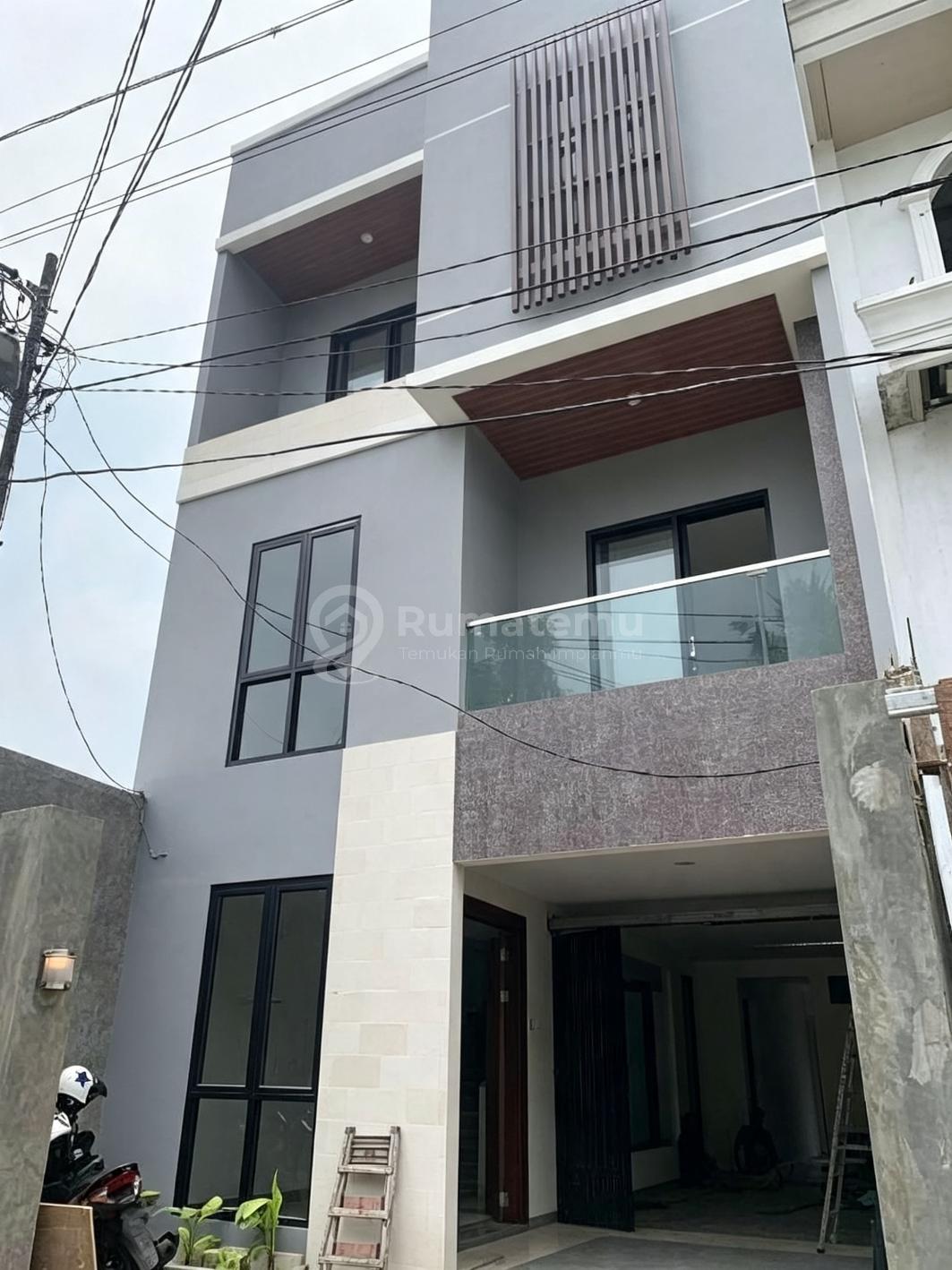 Dijual rumah baru Hadap Selatan Akses jalan 2 mobil di dalam komplek area Cidodol, Grogol Selatan