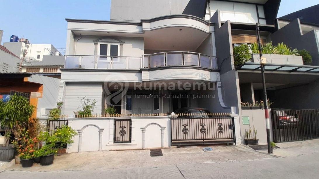 Rumah Cantik 2,5 Lantai Nyaman Siap Huni di Gading Mas Timur Kelapa Gading Jakarta Utara